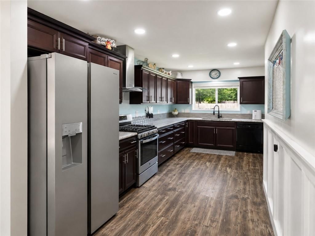 1120 NE Banner Drive — photo 14