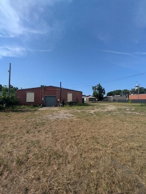 111 E Butler Street — photo 31
