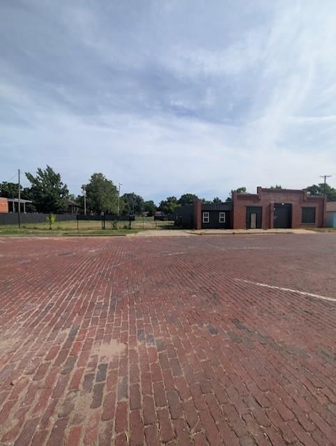 111 E Butler Street — photo 37