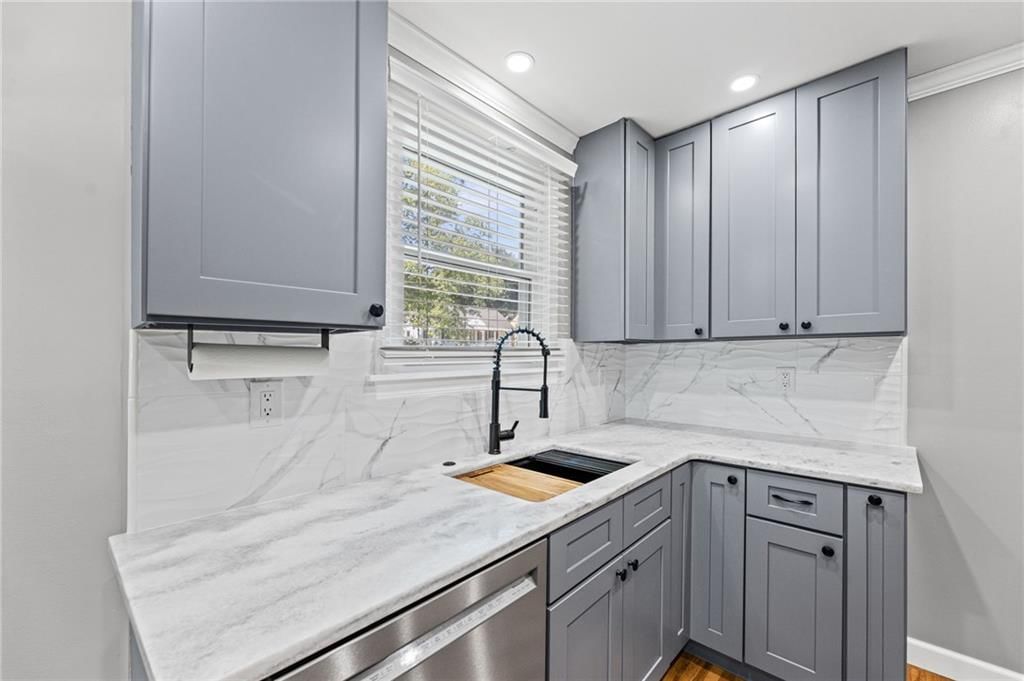 4935 Juniper Street — photo 13