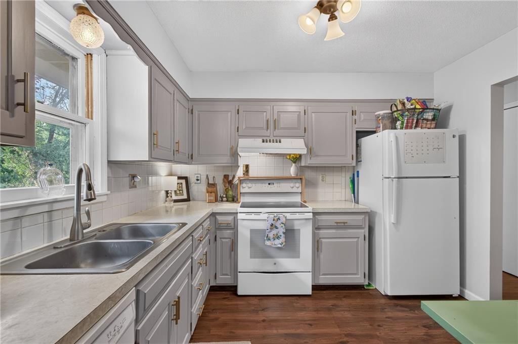 302 N Clark Street — photo 10