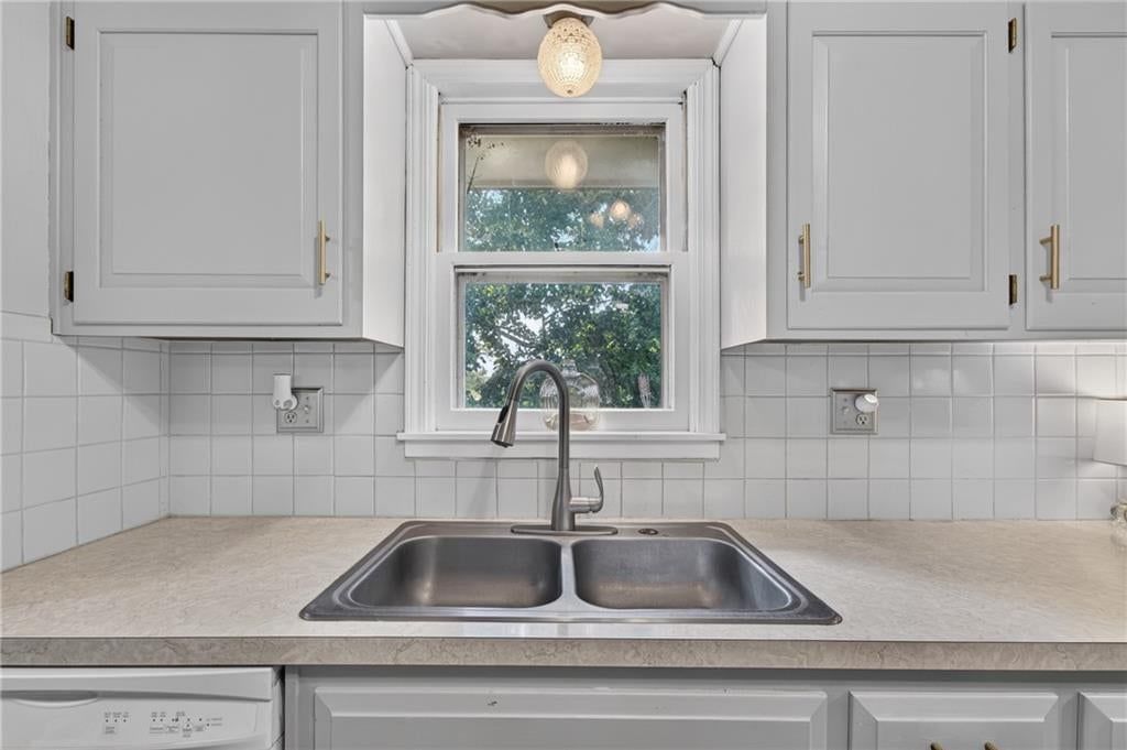 302 N Clark Street — photo 11