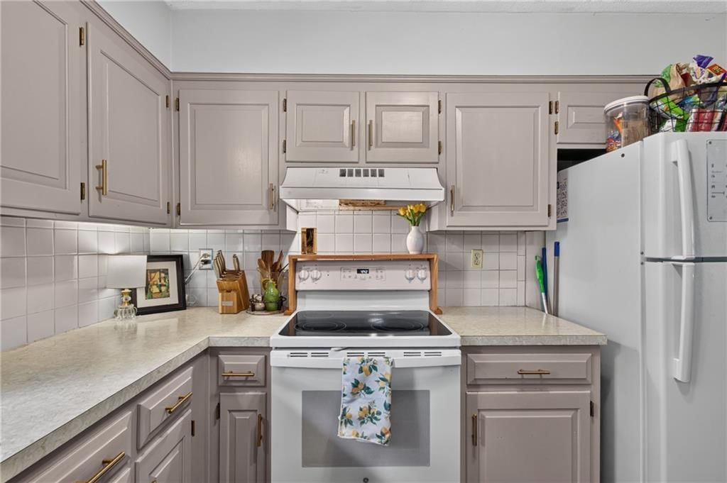 302 N Clark Street — photo 12