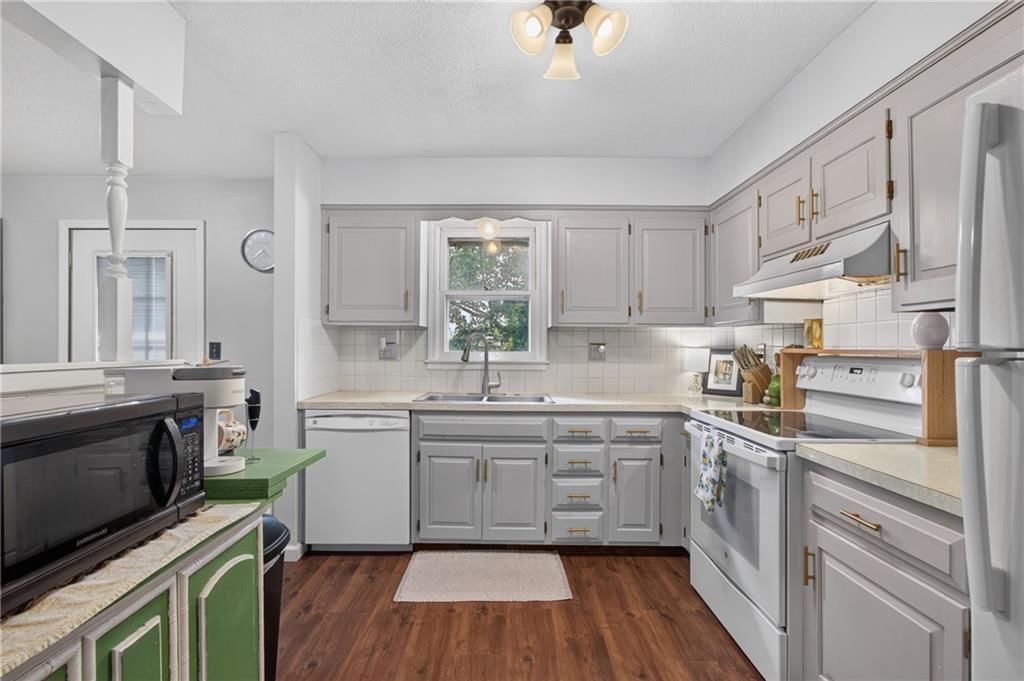 302 N Clark Street — photo 13