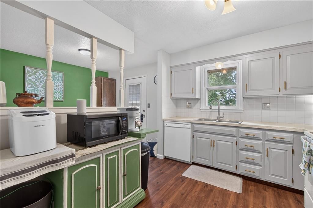 302 N Clark Street — photo 14