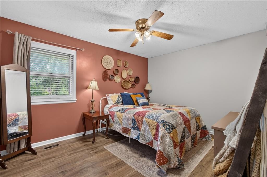 302 N Clark Street — photo 17