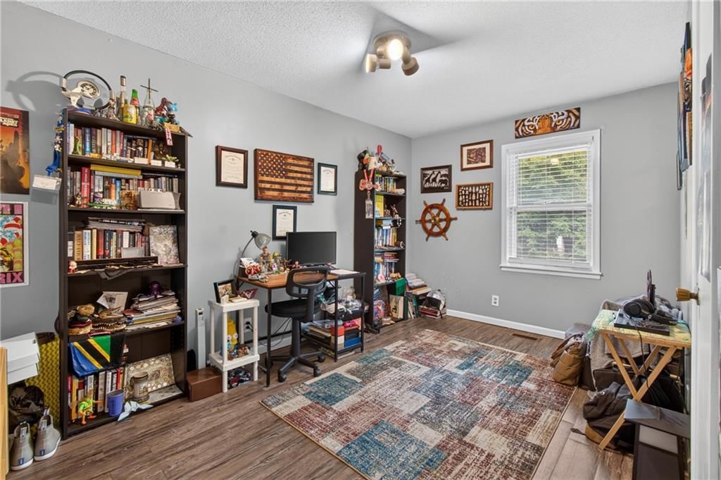 302 N Clark Street — photo 19