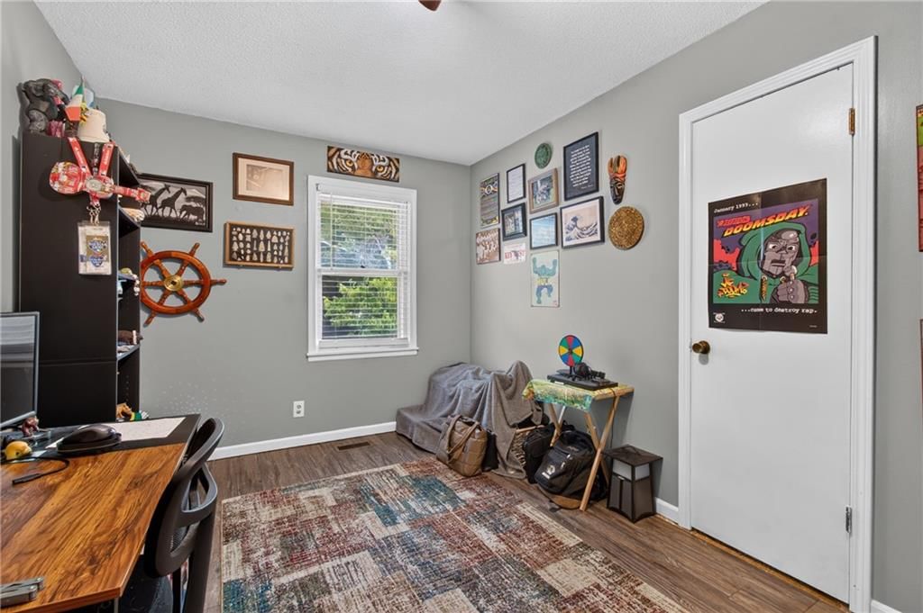 302 N Clark Street — photo 20