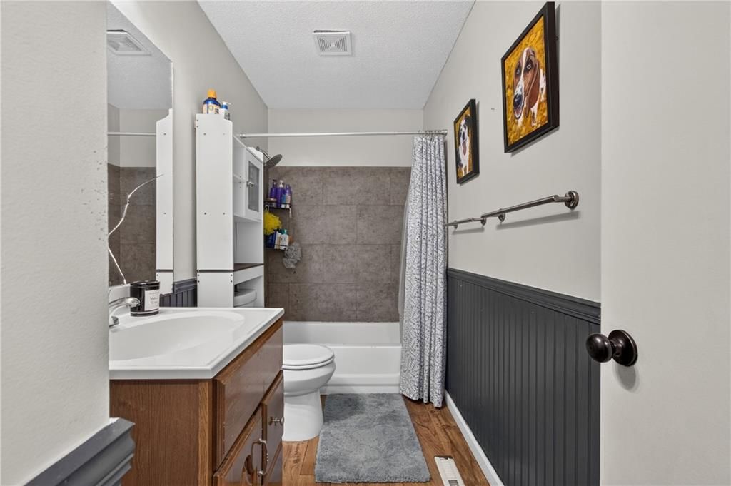 302 N Clark Street — photo 22