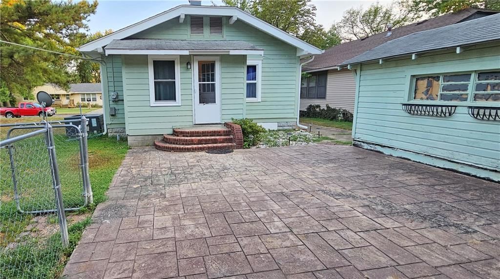 913 E 5th Street — photo 17