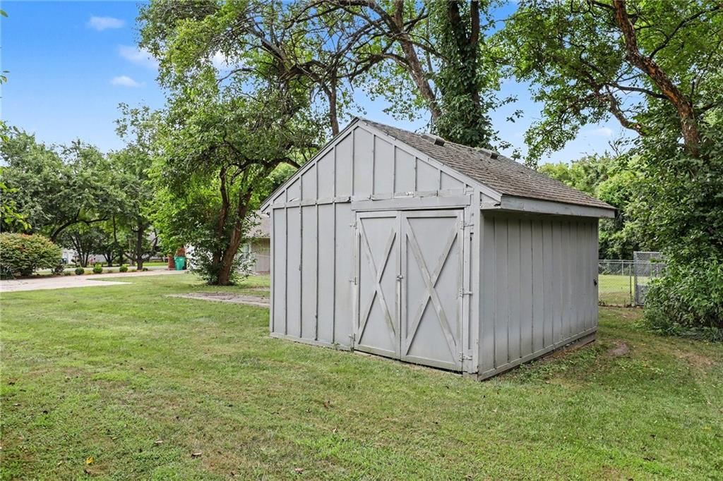 25322 Lone Pine Drive — photo 34