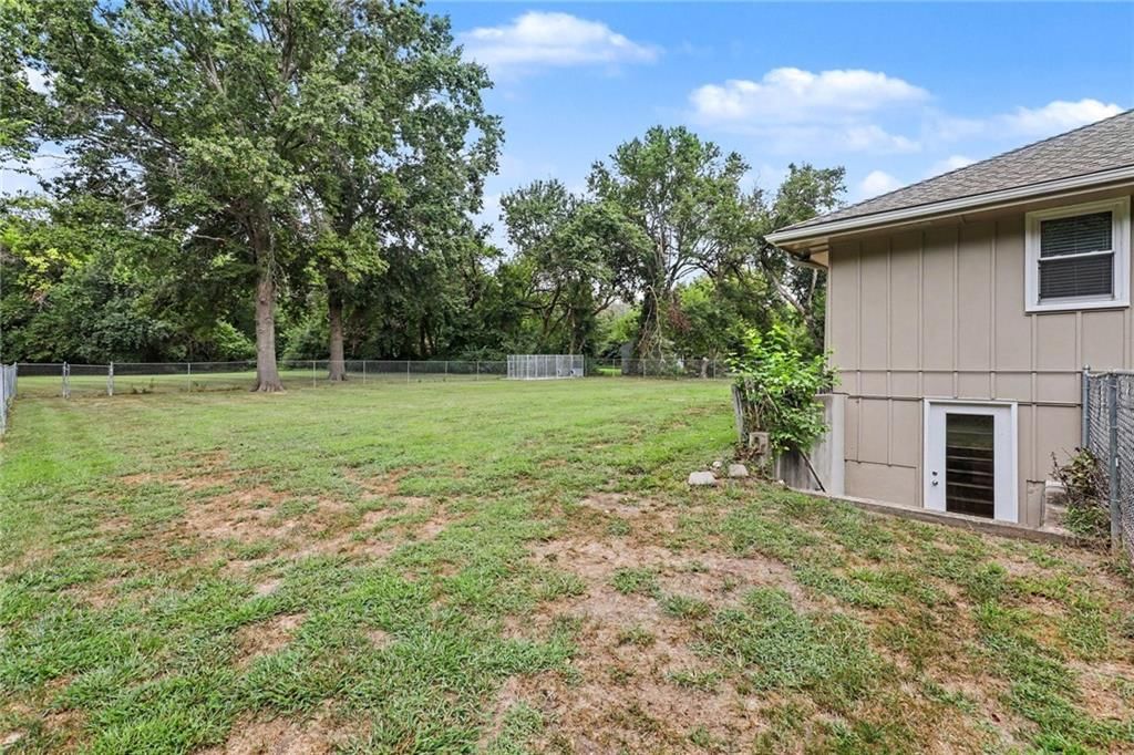 25322 Lone Pine Drive — photo 35