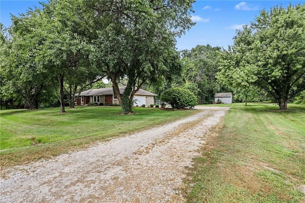25322 Lone Pine Drive — photo 37
