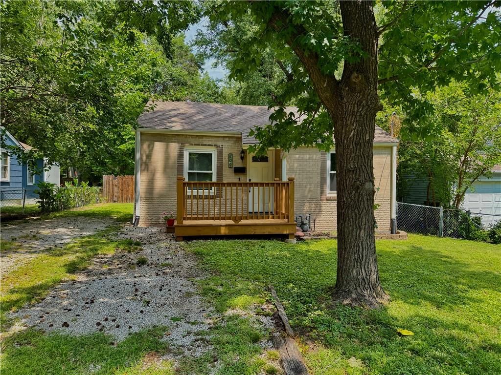 106 NE Ash Street — photo 2