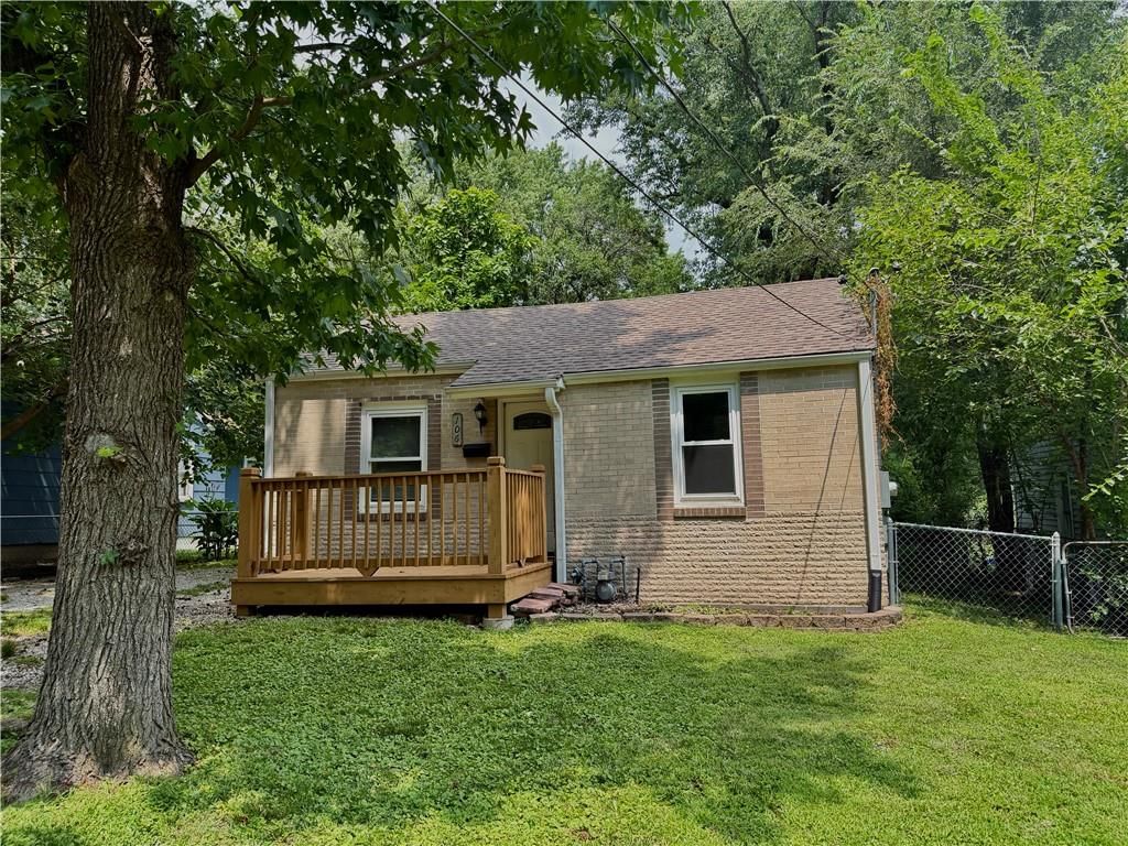 106 NE Ash Street — photo 3