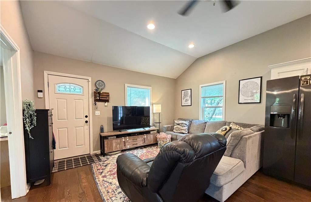 106 NE Ash Street — photo 8