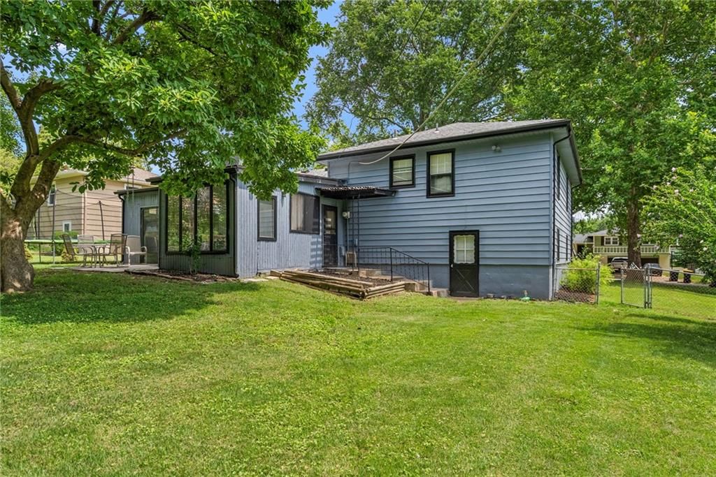 11214 Grand Avenue — photo 35