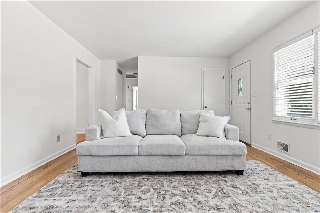 5515 Roeland Drive — photo 10