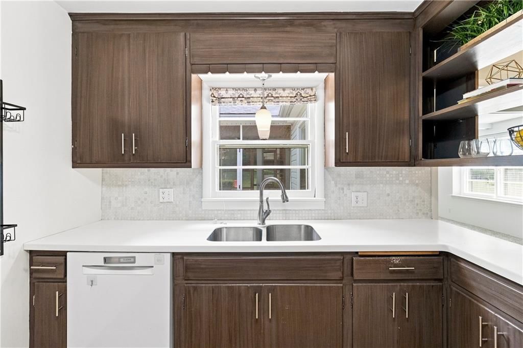 5515 Roeland Drive — photo 16