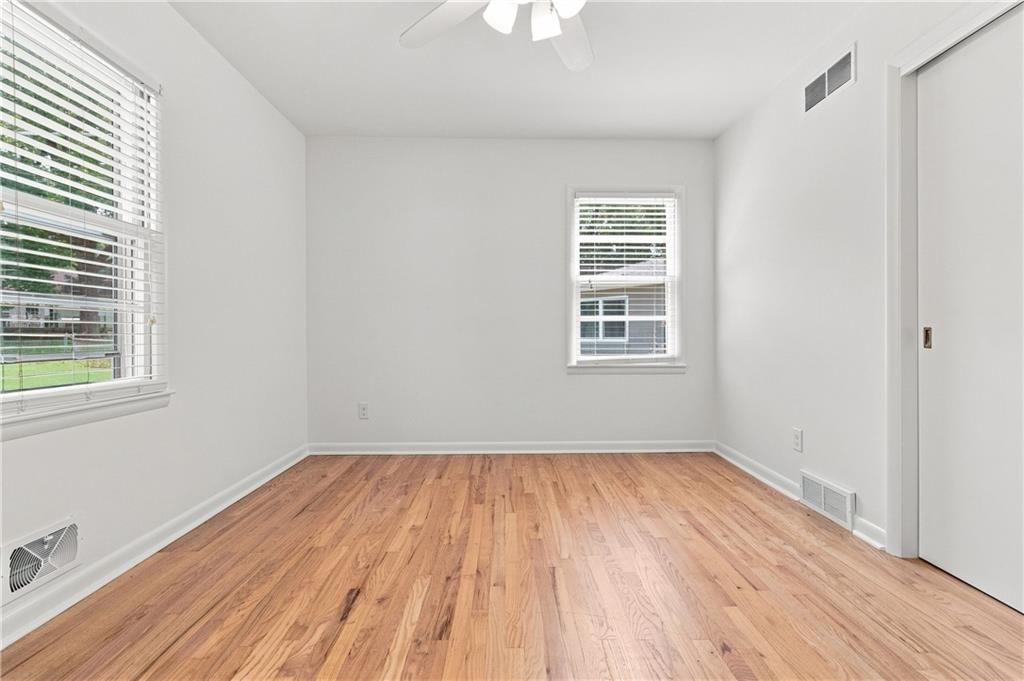 5515 Roeland Drive — photo 20