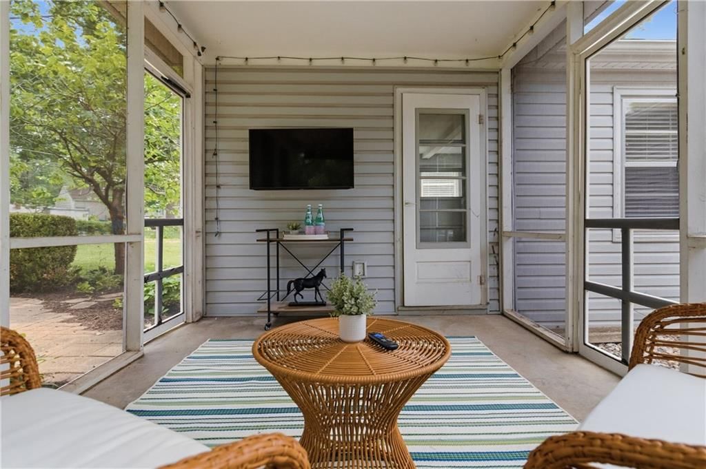 5515 Roeland Drive — photo 31