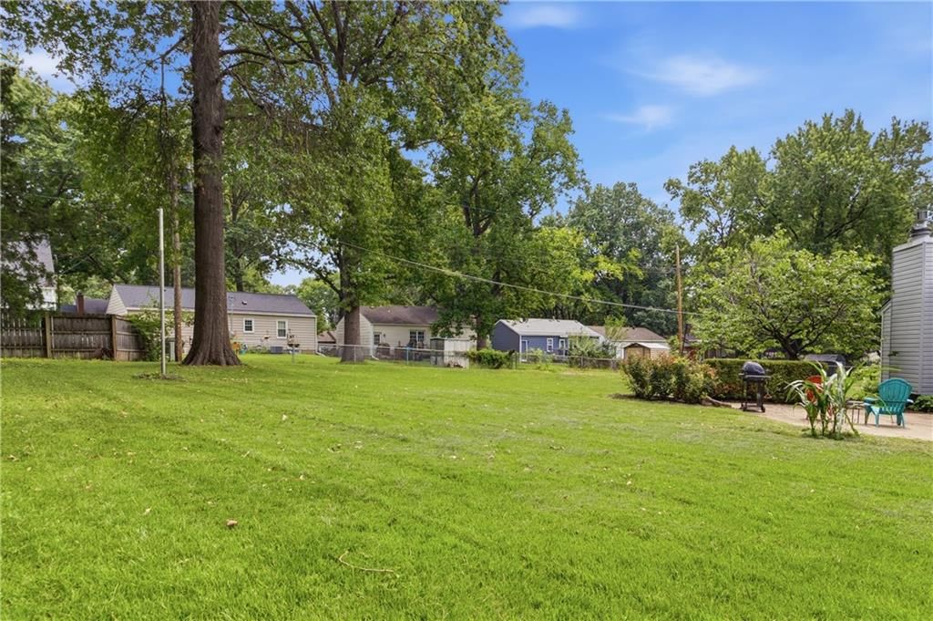 5515 Roeland Drive — photo 38