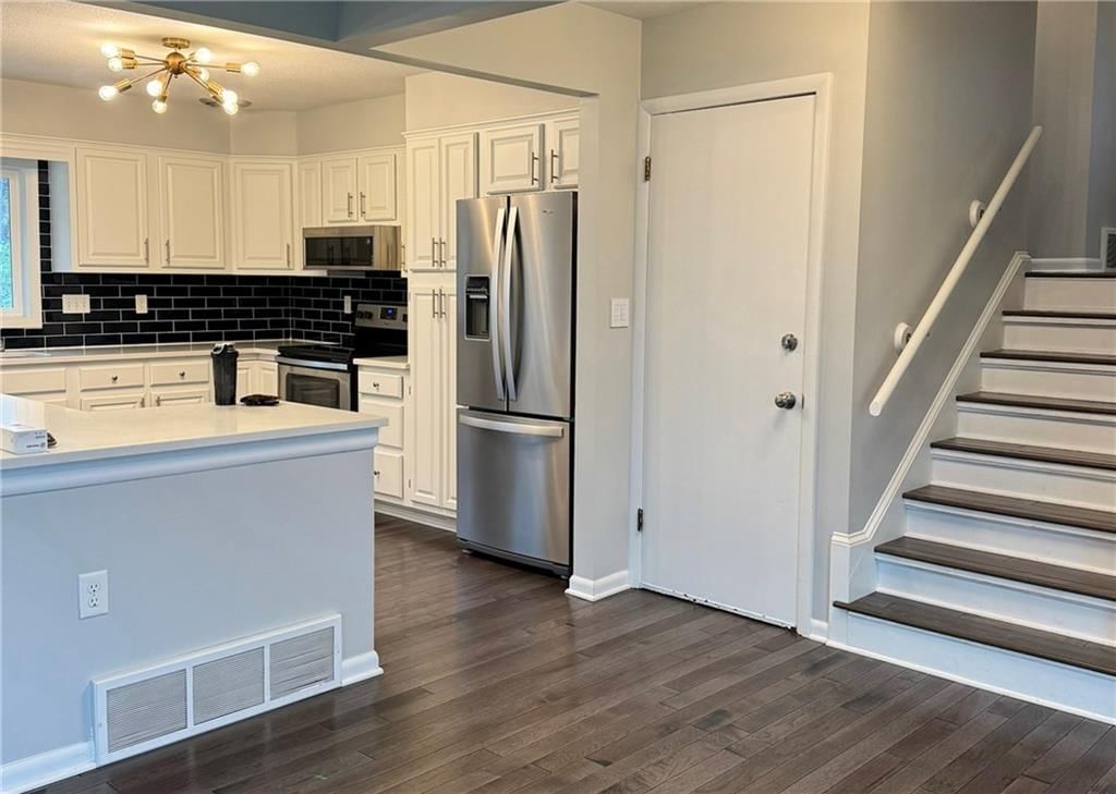 5605 W 49th Street, Mission, KS: listing photo 2