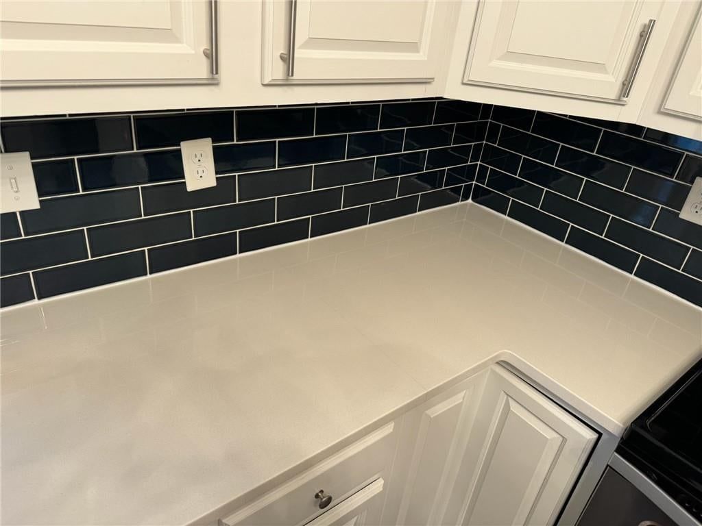 Photo 4 of 25 - 5605 W 49th Street, Mission, KS 66202