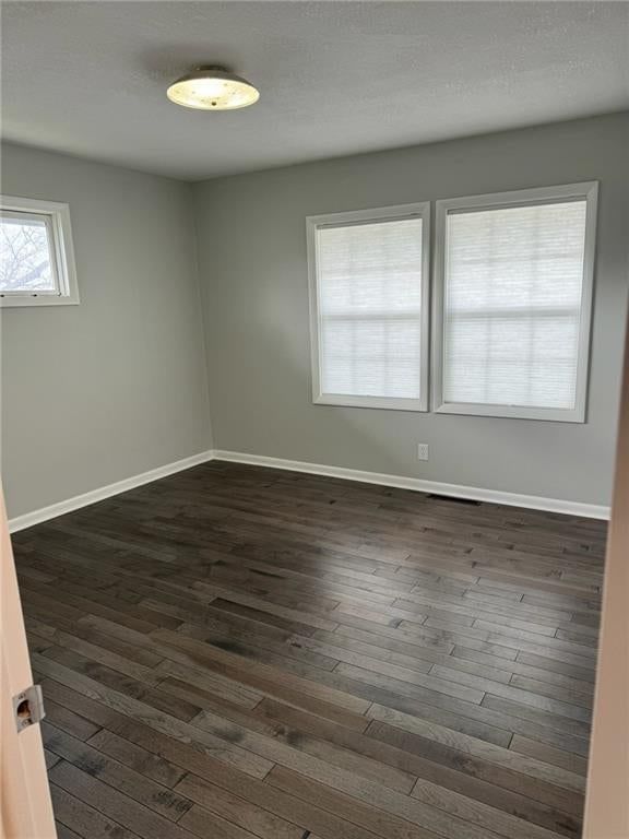 Photo 16 of 25 - 5605 W 49th Street, Mission, KS 66202