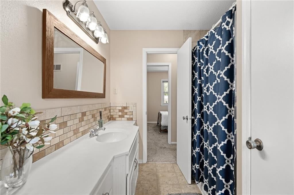 1833 N York Street — photo 14
