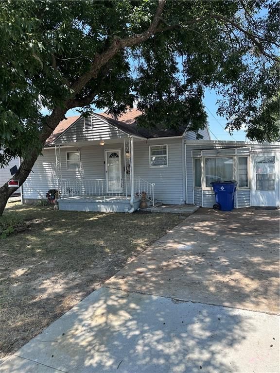 1914 W 5th Street — photo 20