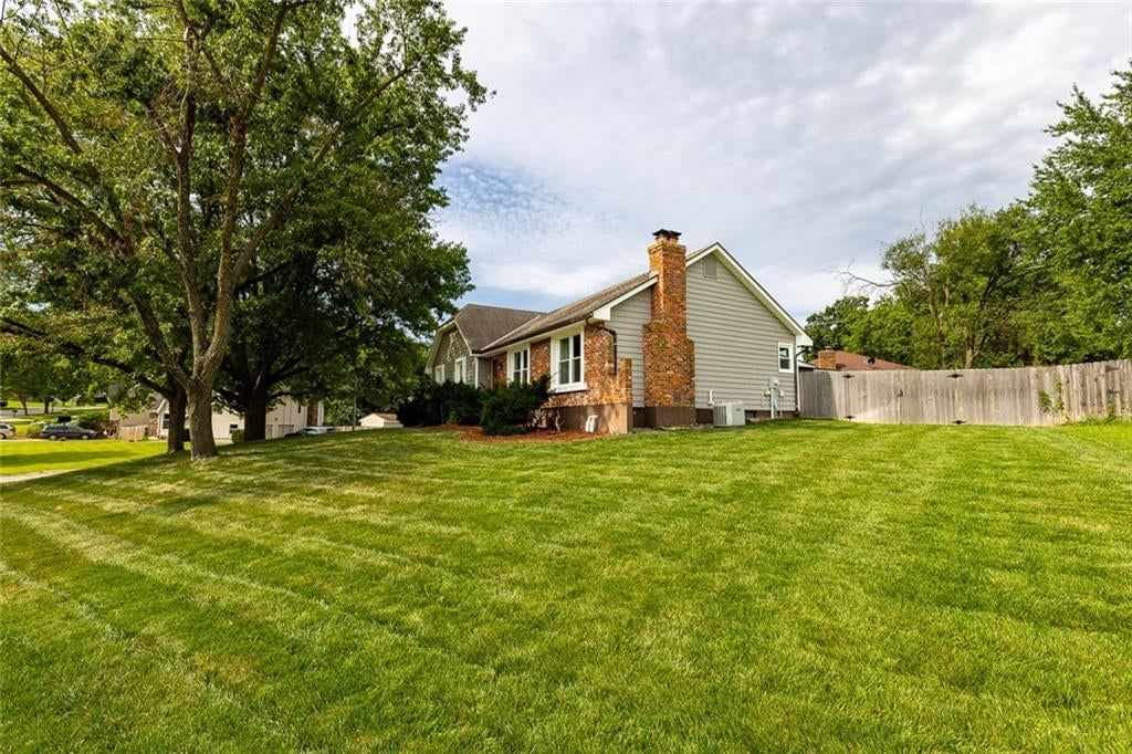 7914 N Garfield Avenue — photo 3