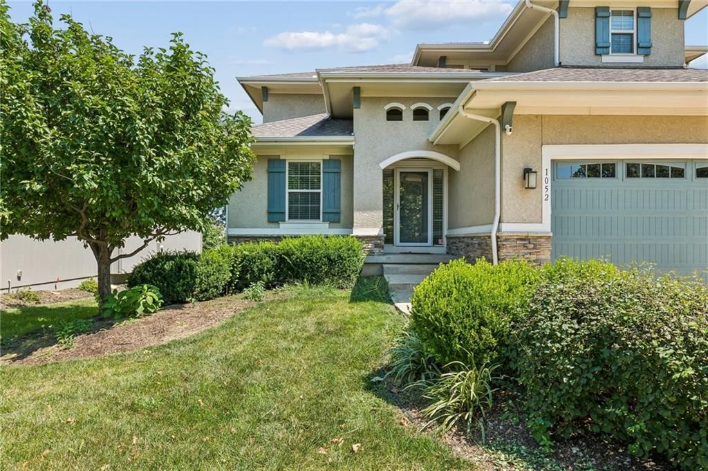 1052 N Stonecrest Road, Olathe, KS: listing photo 2