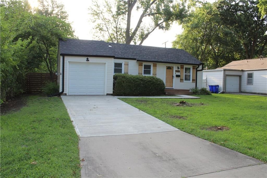 7609 Foster Street — photo 1