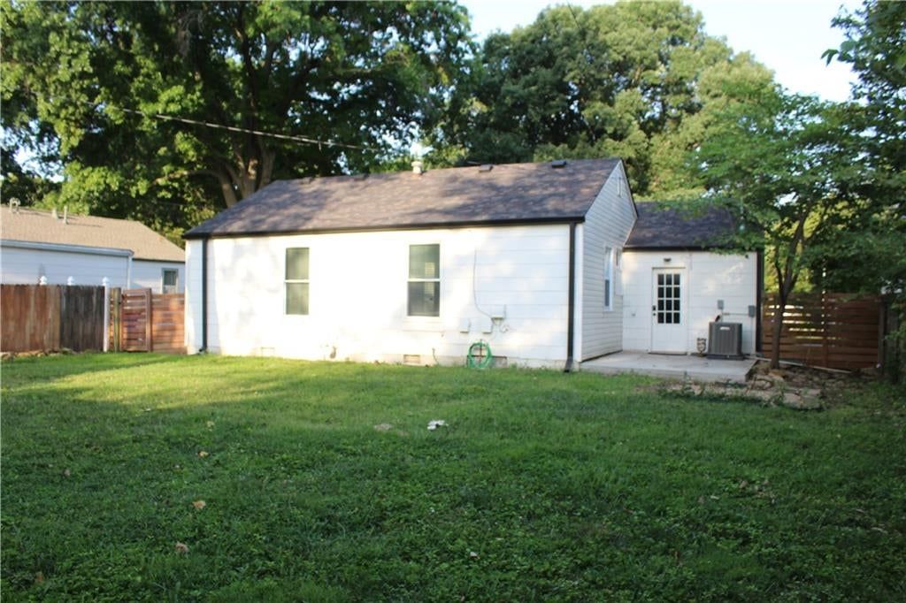 7609 Foster Street — photo 10
