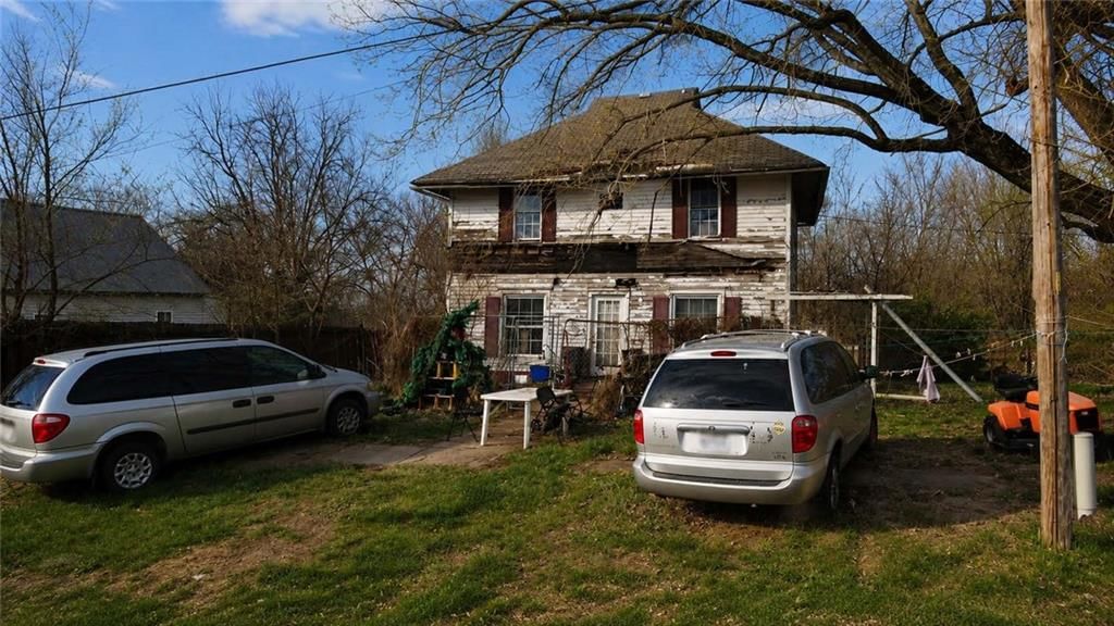 207 N HIGH Street — photo 4