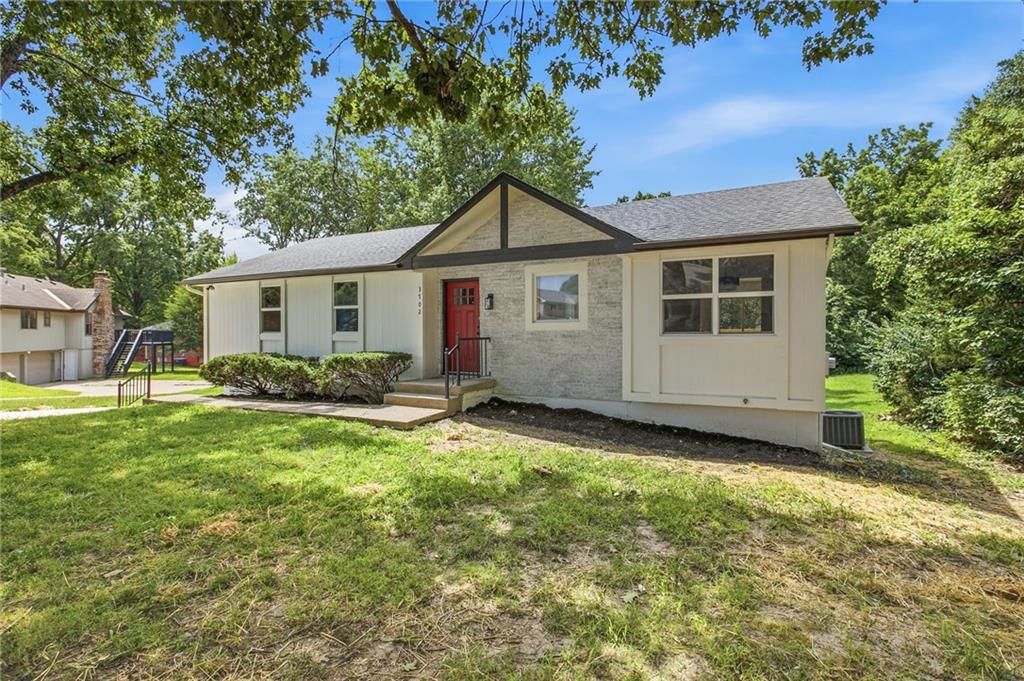3702 NE Grant Street — photo 2
