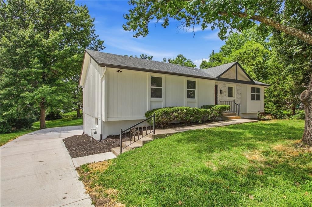 3702 NE Grant Street — photo 3