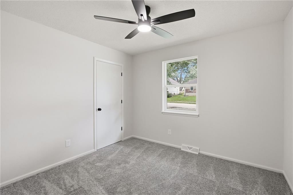3702 NE Grant Street — photo 18
