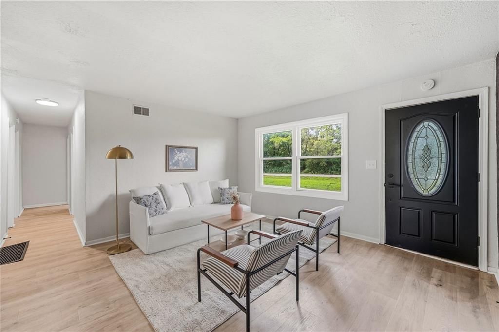 Photo 4 of 32 - 17249 S Prospect Avenue, Belton, MO 64012
