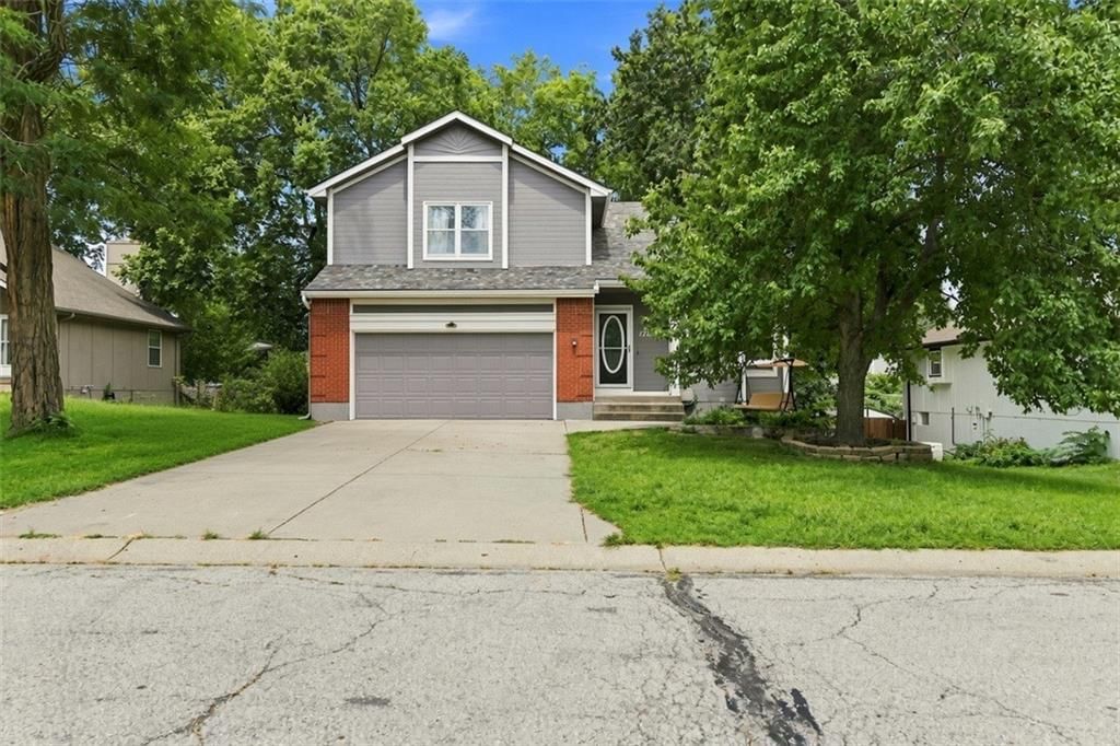 1207 SW Eastman Court, Blue Springs, MO