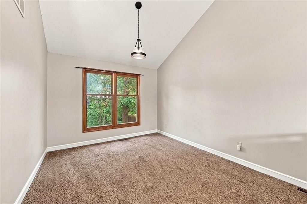 1207 SW Eastman Court — photo 6
