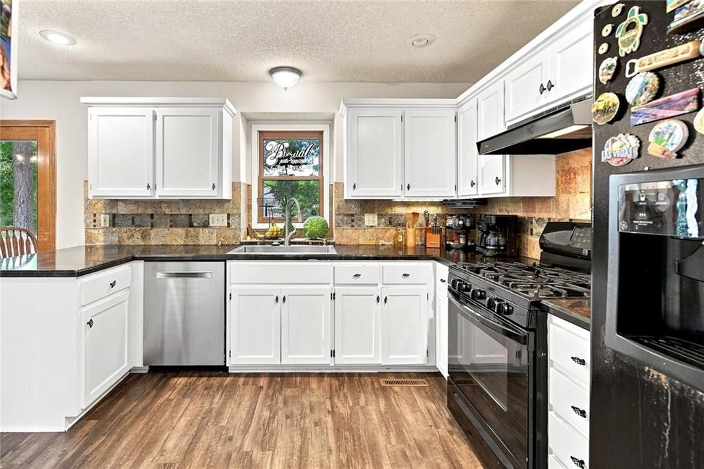 1207 SW Eastman Court — photo 8
