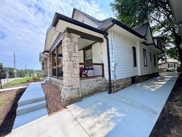 1219 E 41st Street — photo 3