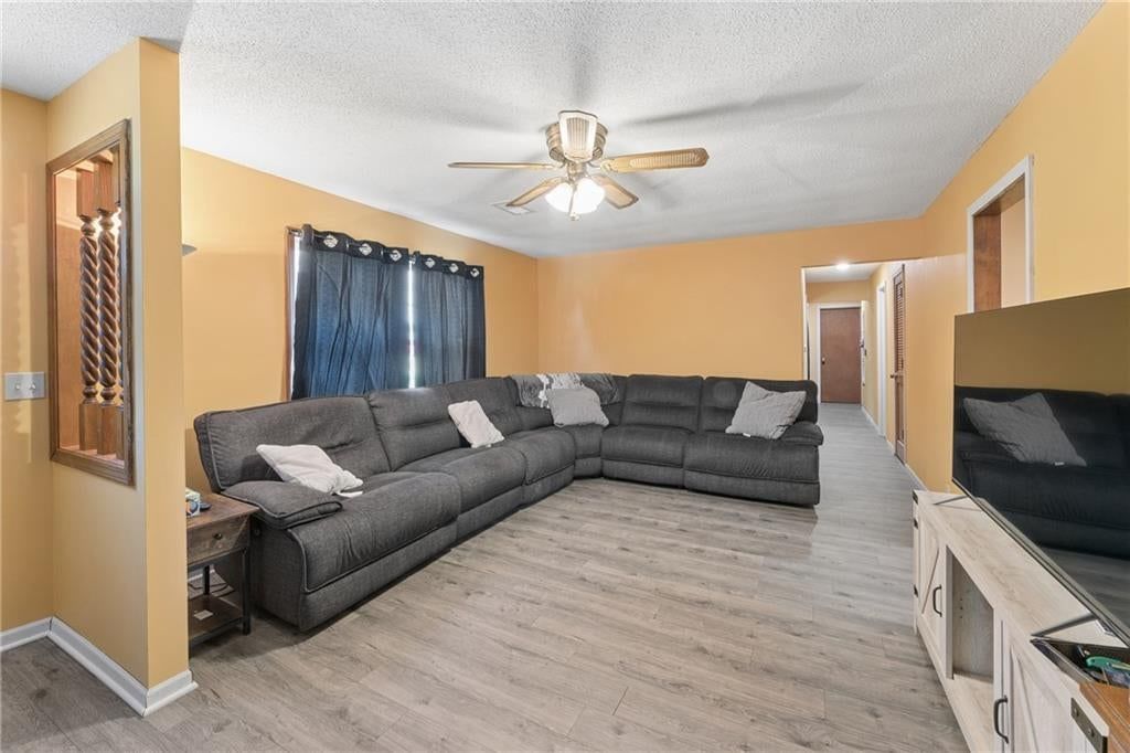 909 Daisy Street — photo 8