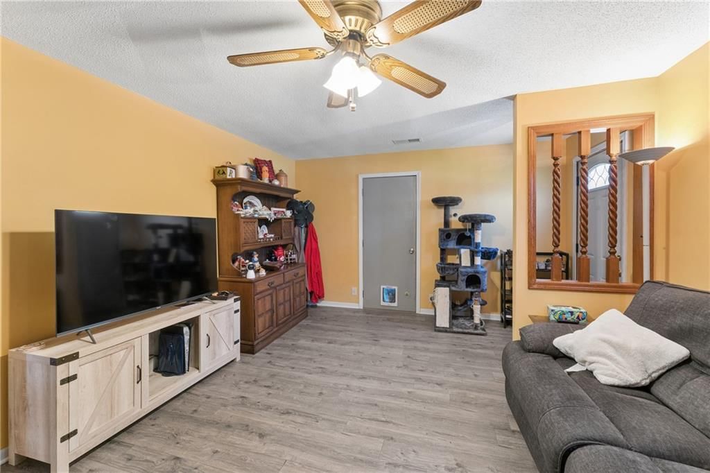 909 Daisy Street — photo 10