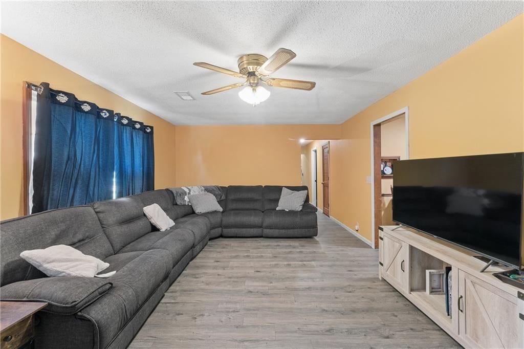 909 Daisy Street — photo 11