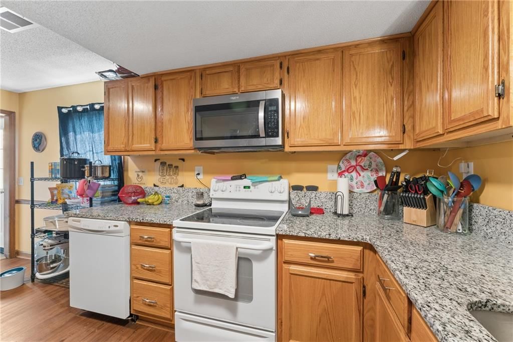 909 Daisy Street — photo 15