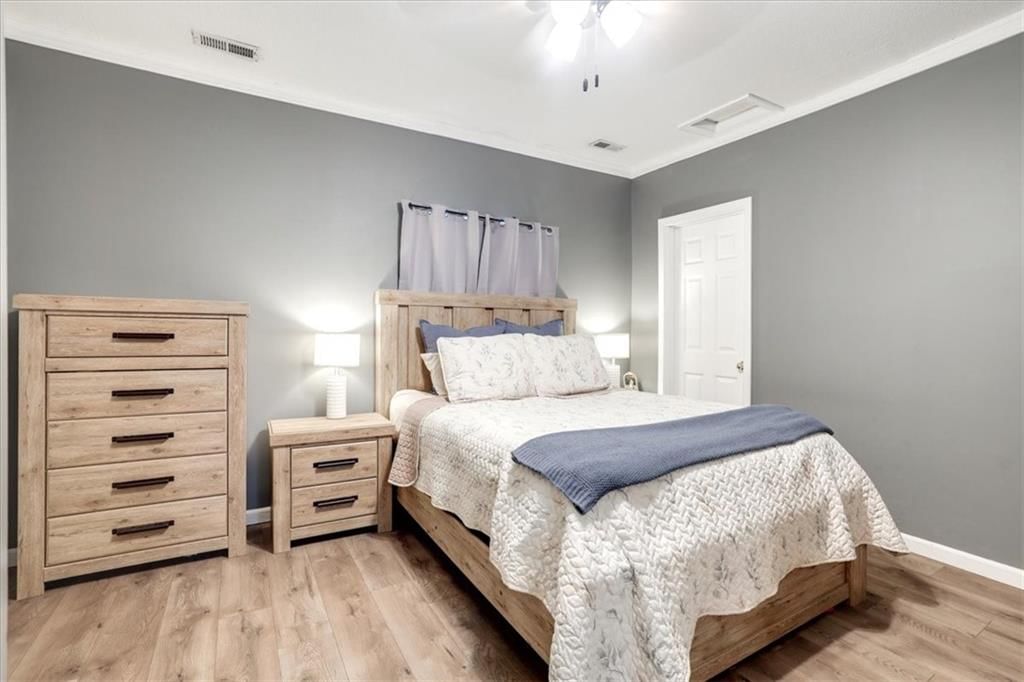 204 W Pearl Street — photo 17