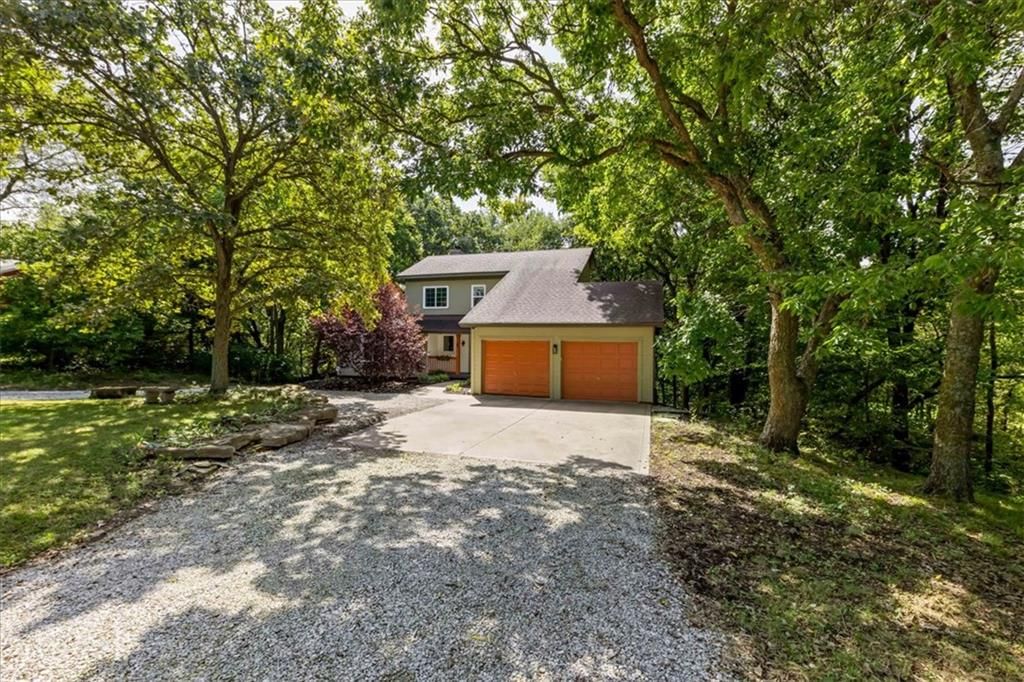 15421 Kansas Avenue, Basehor, KS: listing photo 3